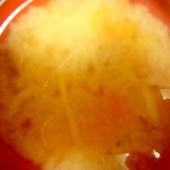 トマトとしめじの生姜味噌汁